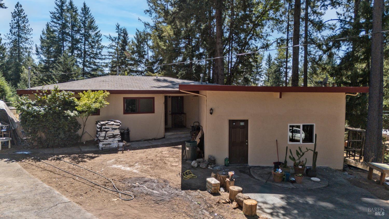 Detail Gallery Image 1 of 18 For 3781 Ridgewood Rd, Willits,  CA 95490 - 4 Beds | 2 Baths