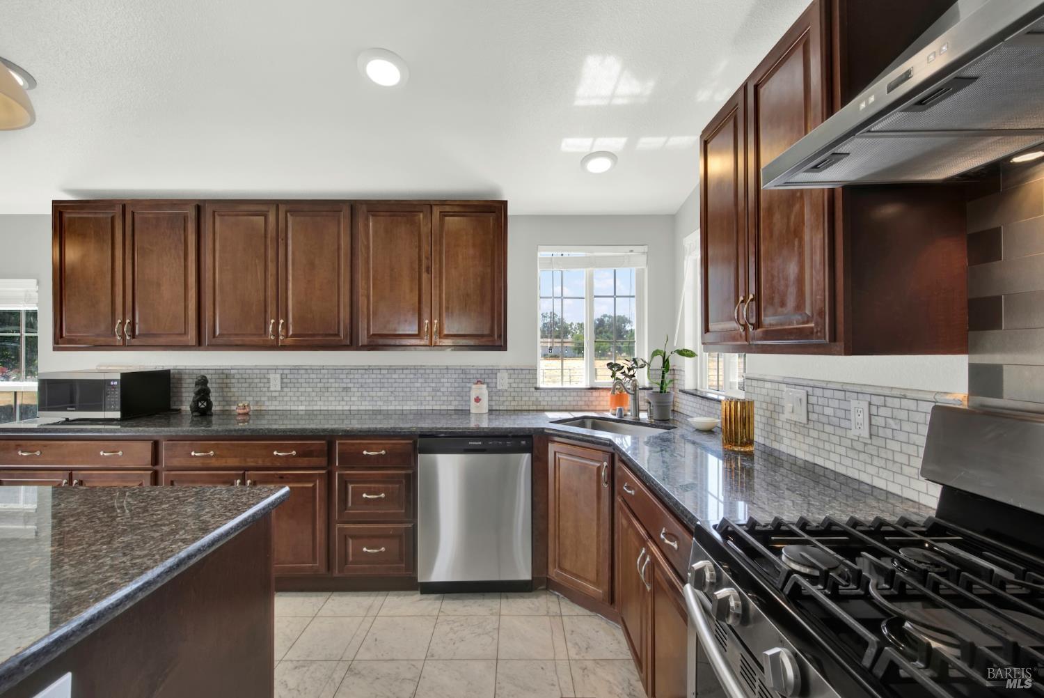 Detail Gallery Image 10 of 46 For 8498 Freedom Ln, Winters,  CA 95694 - 3 Beds | 2 Baths