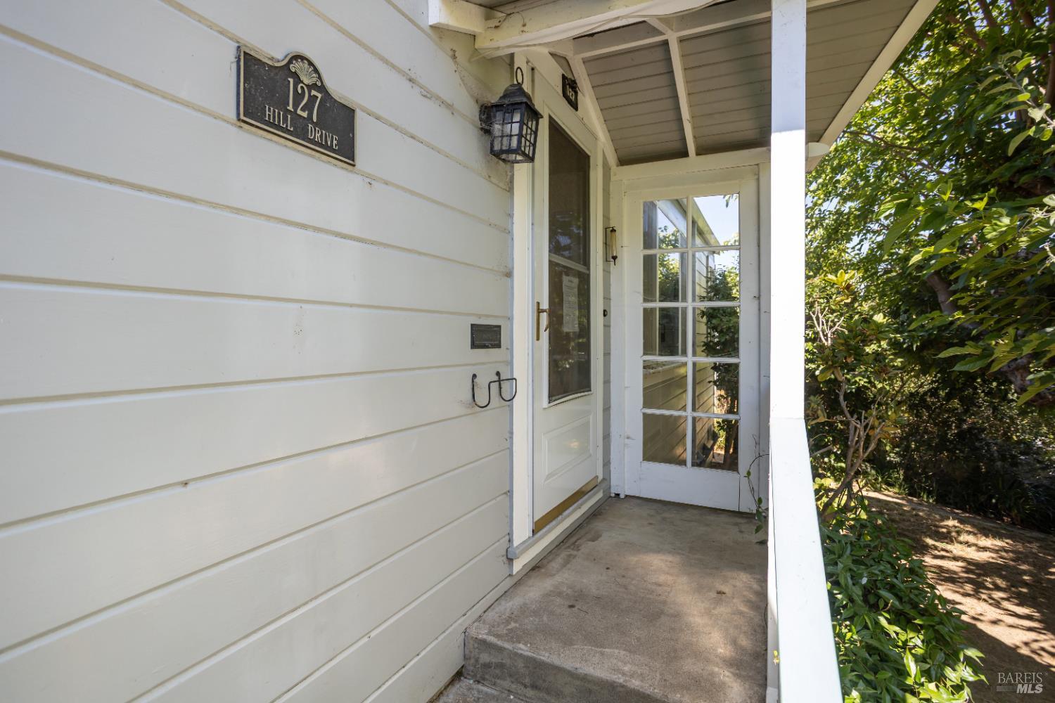 Detail Gallery Image 3 of 32 For 127 Hill Dr, Vallejo,  CA 94590 - 3 Beds | 1 Baths