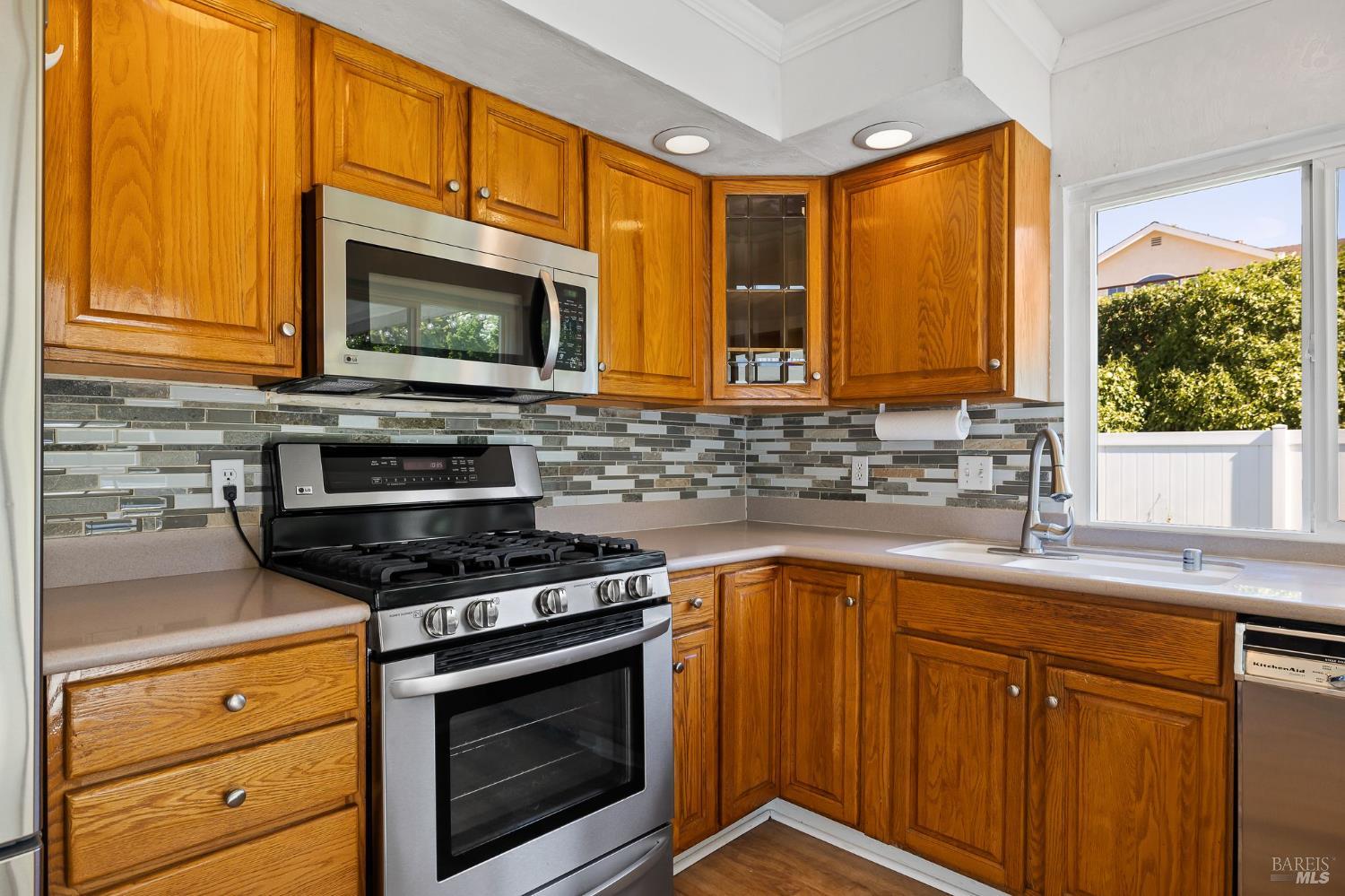 Detail Gallery Image 19 of 58 For 132 Chelsea Hills Dr, Benicia,  CA 94510 - 3 Beds | 2 Baths