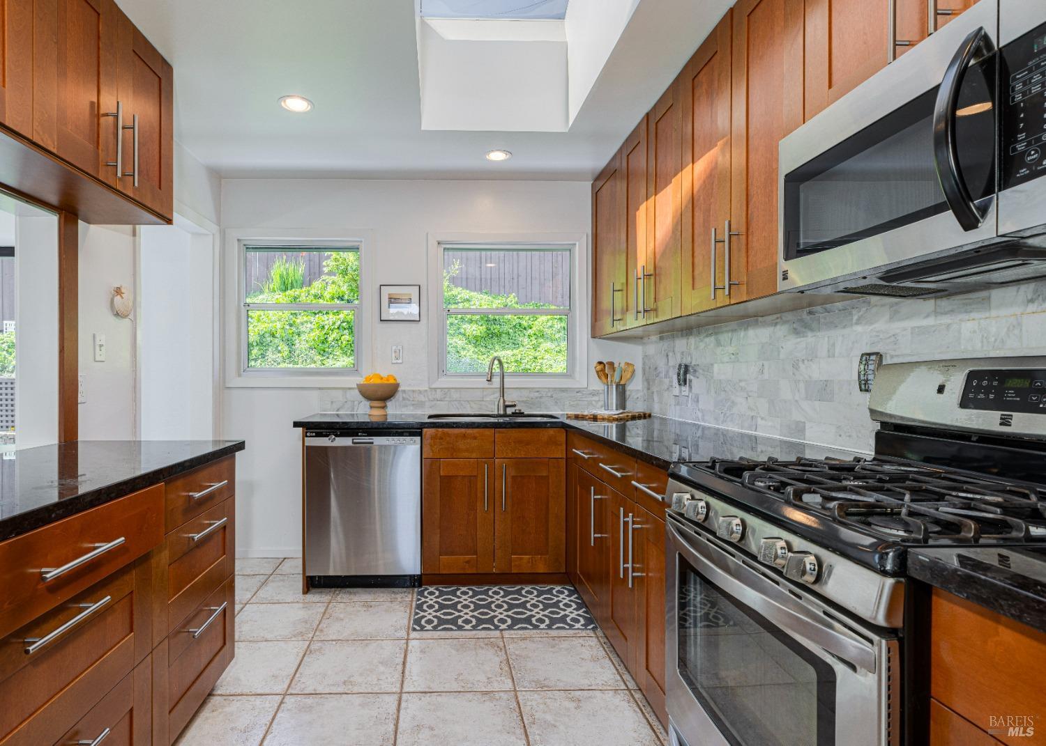 Detail Gallery Image 28 of 74 For 711 Alta Vista Rd, Mill Valley,  CA 94941 - 4 Beds | 2 Baths