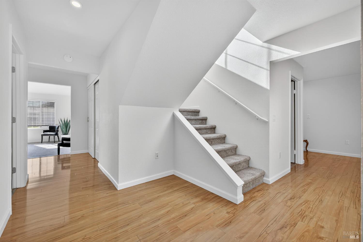 Detail Gallery Image 16 of 46 For 7134 Carillon Ct, Rohnert Park,  CA 94928 - 5 Beds | 2/1 Baths
