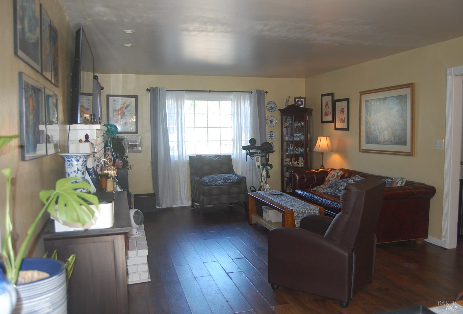 Detail Gallery Image 3 of 17 For 249 Howard Ave, Vallejo,  CA 94589 - 3 Beds | 2 Baths