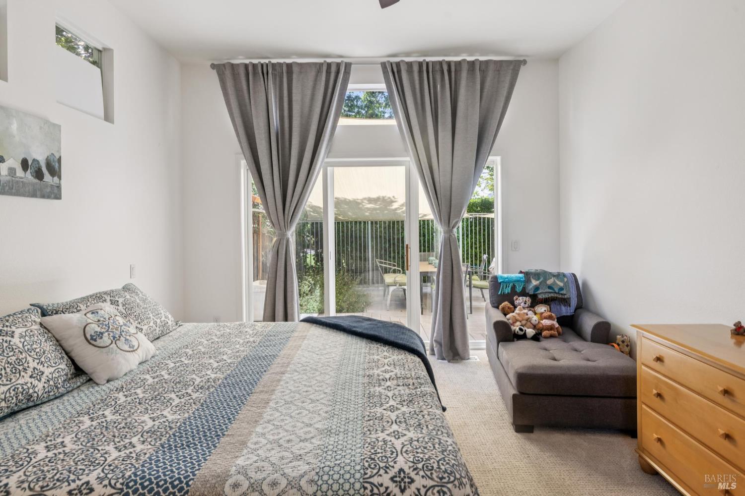 Detail Gallery Image 33 of 51 For 1917 Falcon Ridge Dr, Petaluma,  CA 94954 - 3 Beds | 2 Baths