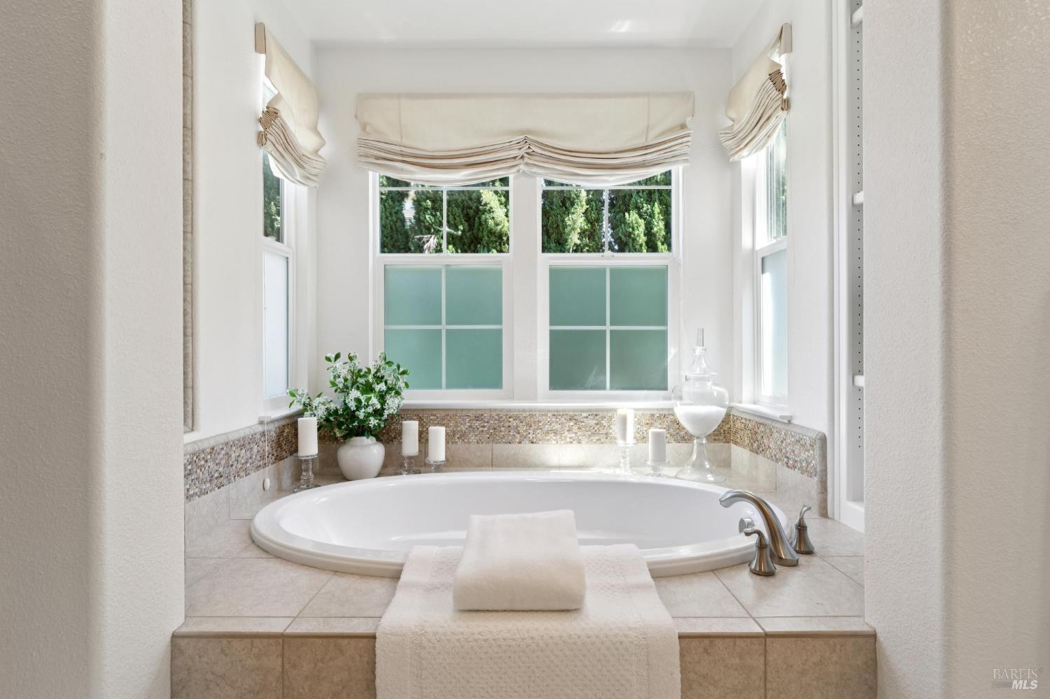 Detail Gallery Image 52 of 96 For 3747 Beartooth Ln, Napa,  CA 94558 - 4 Beds | 3 Baths