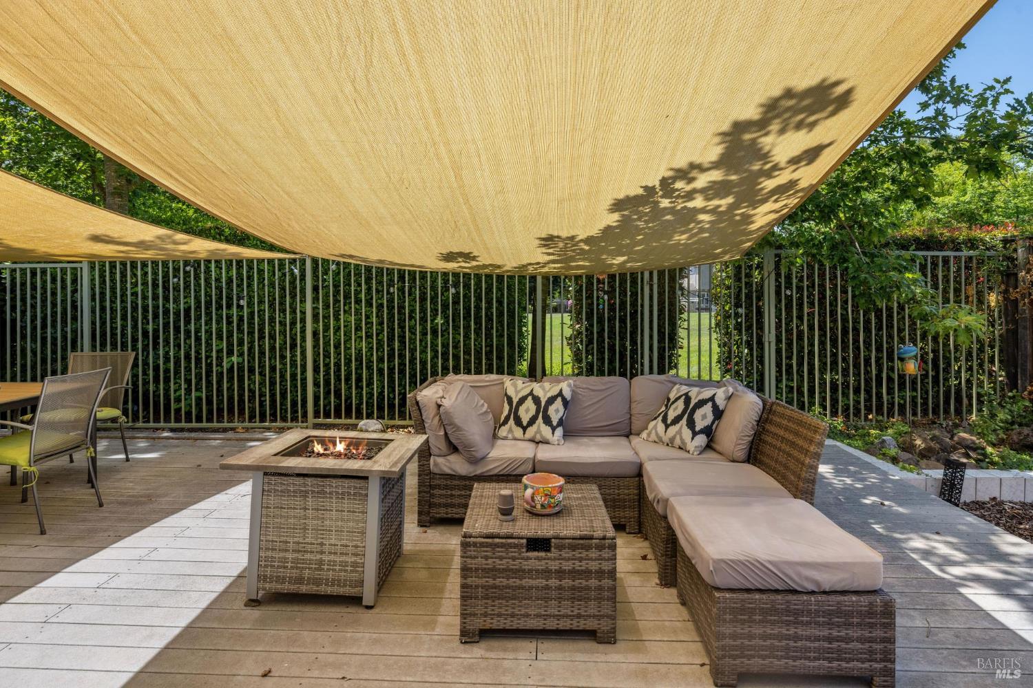 Detail Gallery Image 47 of 51 For 1917 Falcon Ridge Dr, Petaluma,  CA 94954 - 3 Beds | 2 Baths