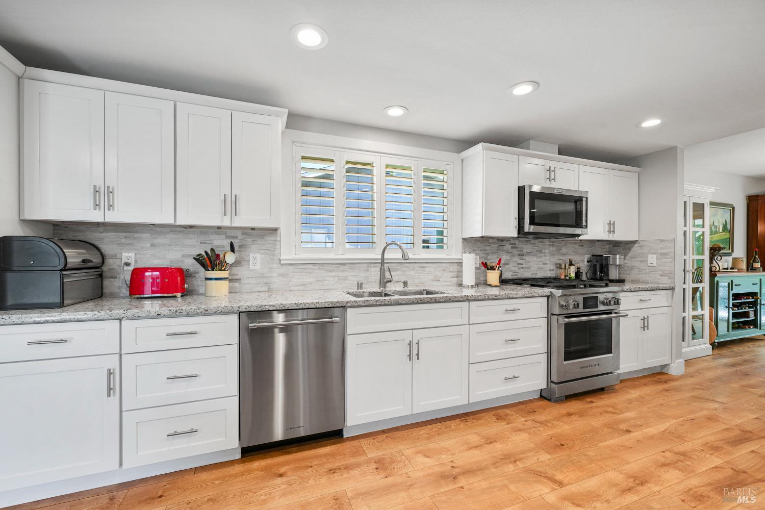 Detail Gallery Image 9 of 44 For 6493 Meadowridge Ct, Santa Rosa,  CA 95409 - 2 Beds | 2 Baths