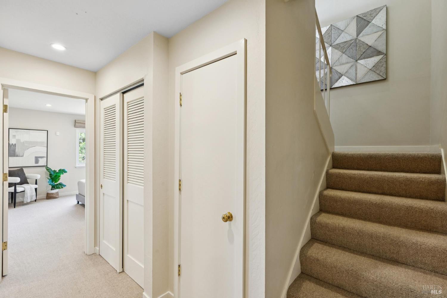 Detail Gallery Image 29 of 38 For 11 Thoreau Cir, Mill Valley,  CA 94941 - 2 Beds | 1/1 Baths