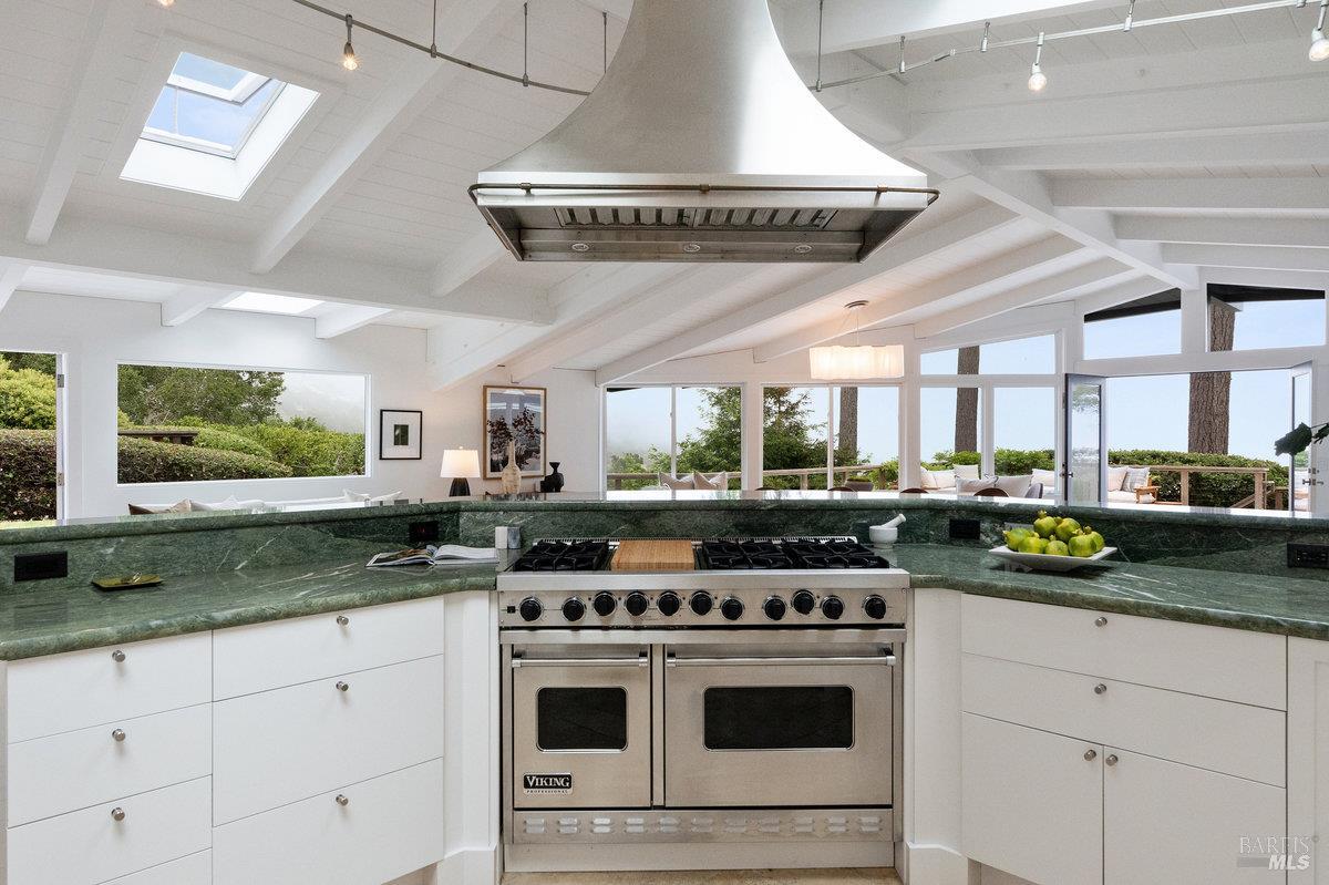 Detail Gallery Image 27 of 99 For 125 Laurel Ave, Stinson Beach,  CA 94970 - 3 Beds | 3 Baths