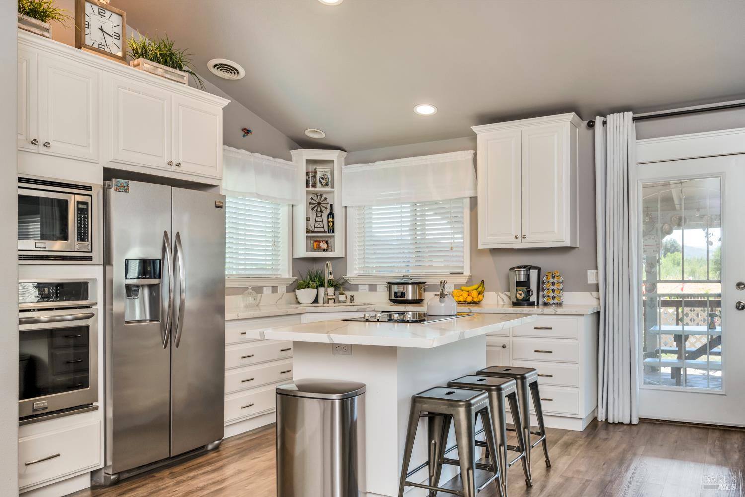 Detail Gallery Image 2 of 31 For 19863 Mountain Mdws, Hidden Valley Lake,  CA 95467 - 3 Beds | 2 Baths