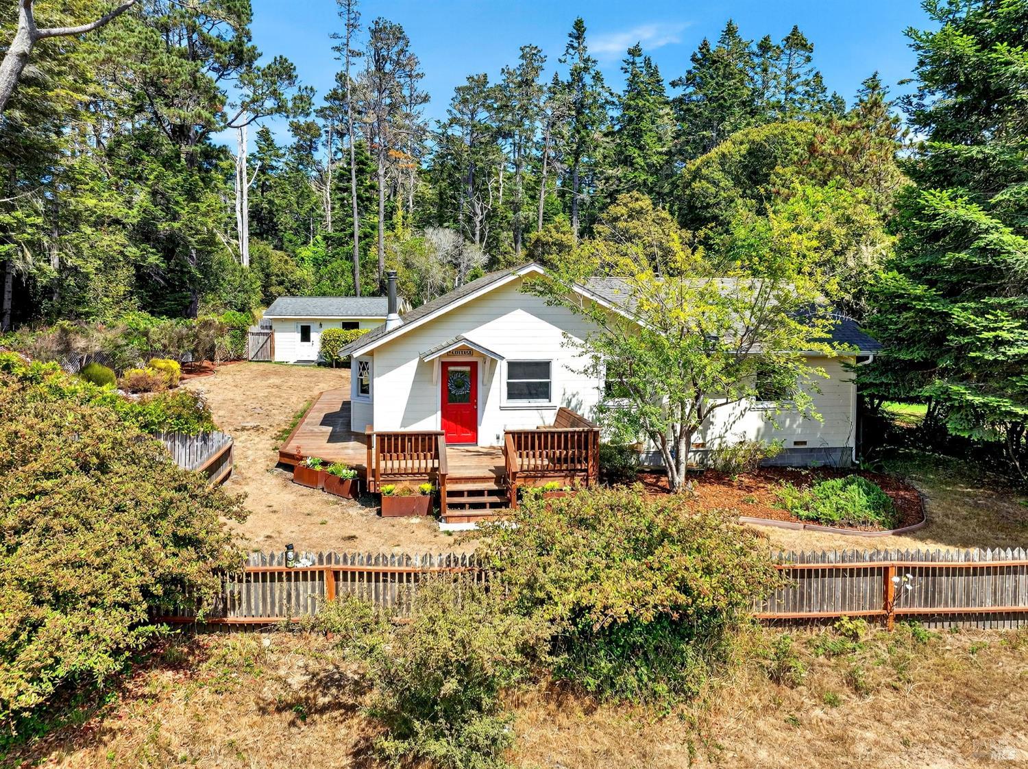 Detail Gallery Image 33 of 41 For 10392 Hills Rd, Mendocino,  CA 95460 - 2 Beds | 1 Baths