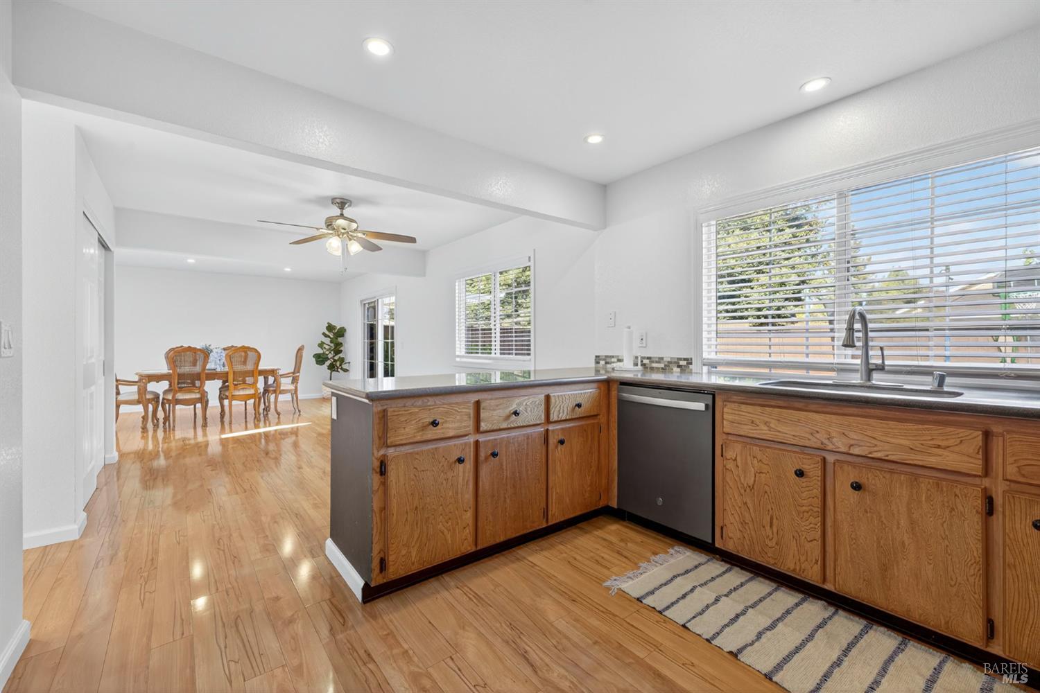 Detail Gallery Image 23 of 46 For 7134 Carillon Ct, Rohnert Park,  CA 94928 - 5 Beds | 2/1 Baths
