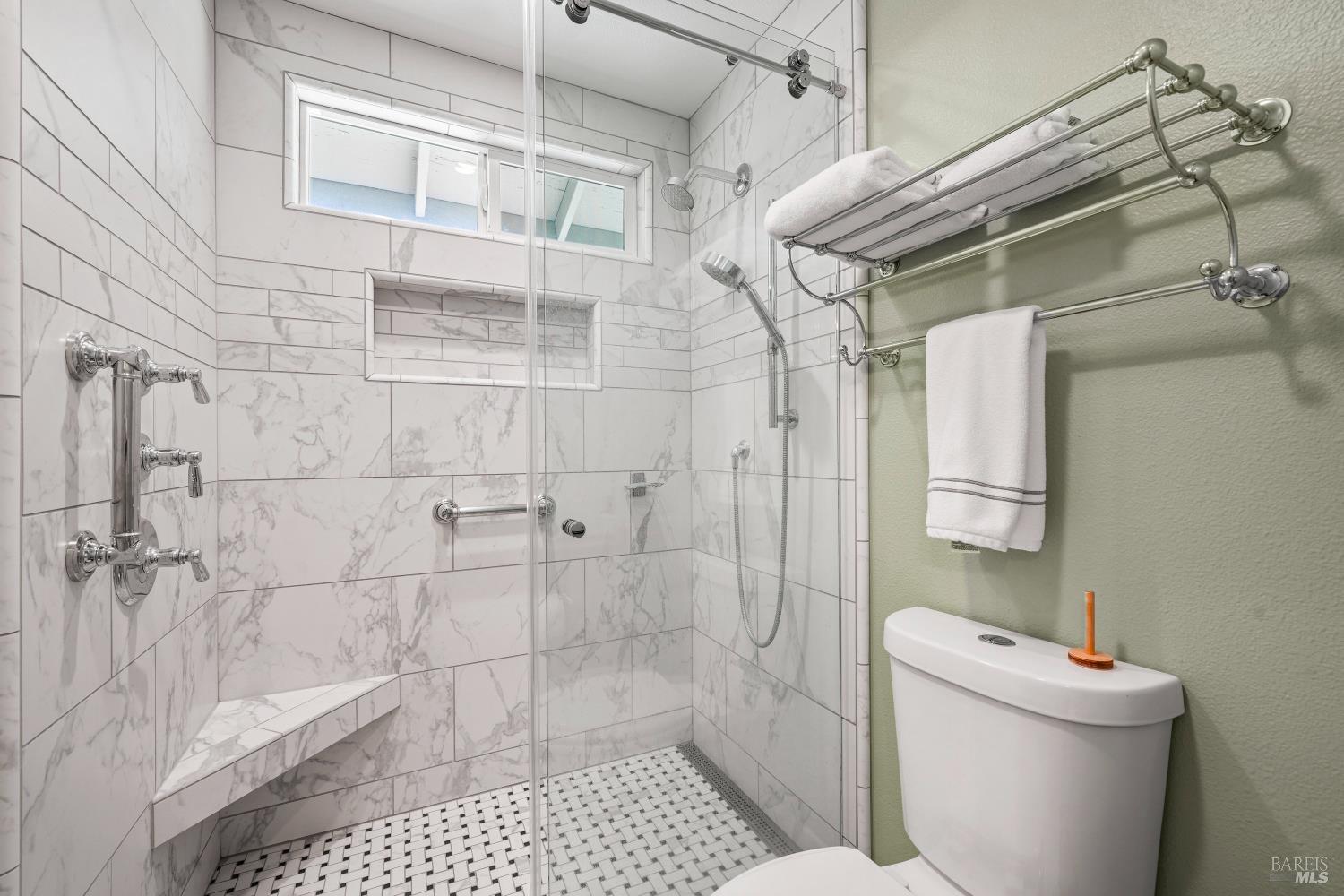 Detail Gallery Image 17 of 44 For 6493 Meadowridge Ct, Santa Rosa,  CA 95409 - 2 Beds | 2 Baths
