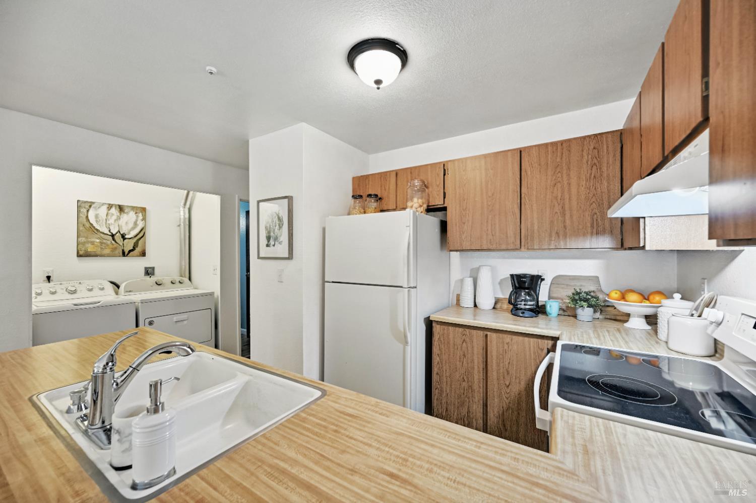 Detail Gallery Image 5 of 38 For 43 Creek Ct, Cotati,  CA 94931 - 2 Beds | 1 Baths