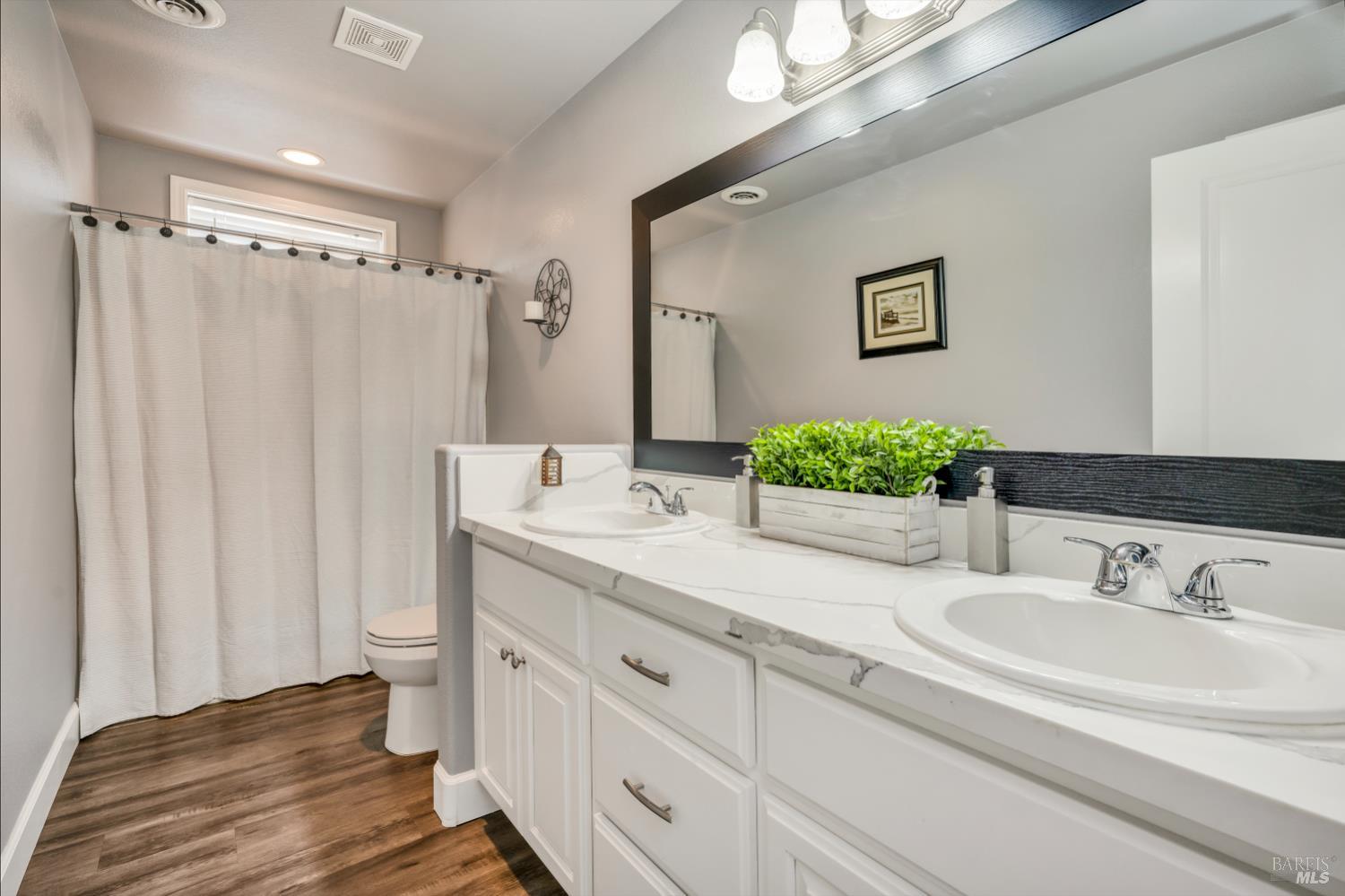 Detail Gallery Image 13 of 31 For 19863 Mountain Mdws, Hidden Valley Lake,  CA 95467 - 3 Beds | 2 Baths