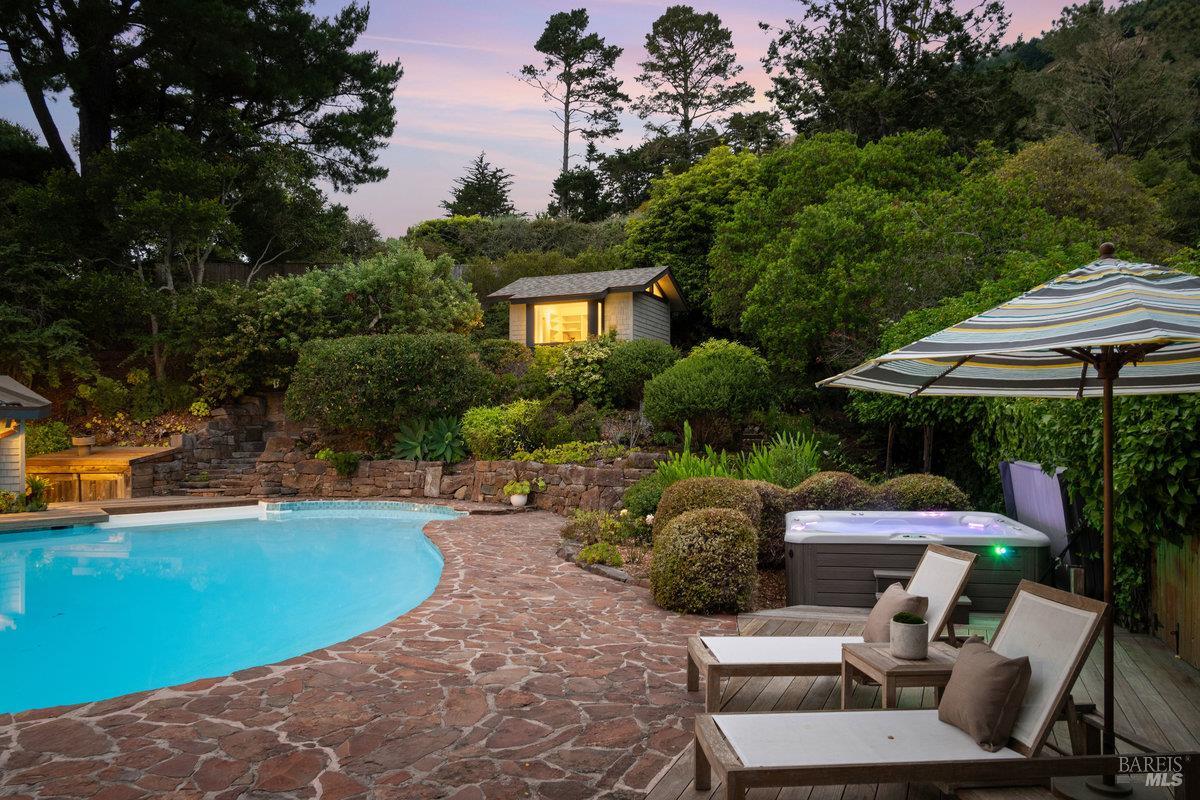 Detail Gallery Image 72 of 99 For 125 Laurel Ave, Stinson Beach,  CA 94970 - 3 Beds | 3 Baths