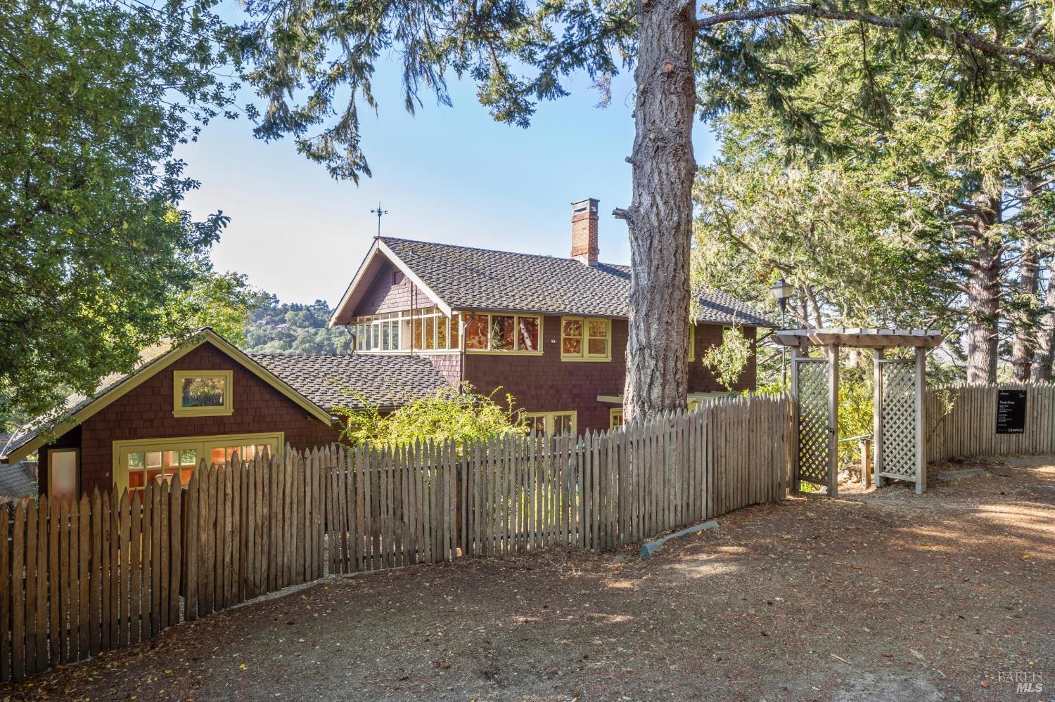 Detail Gallery Image 9 of 89 For 50 Dundee Way, Inverness,  CA 94937 - 6 Beds | 2/1 Baths
