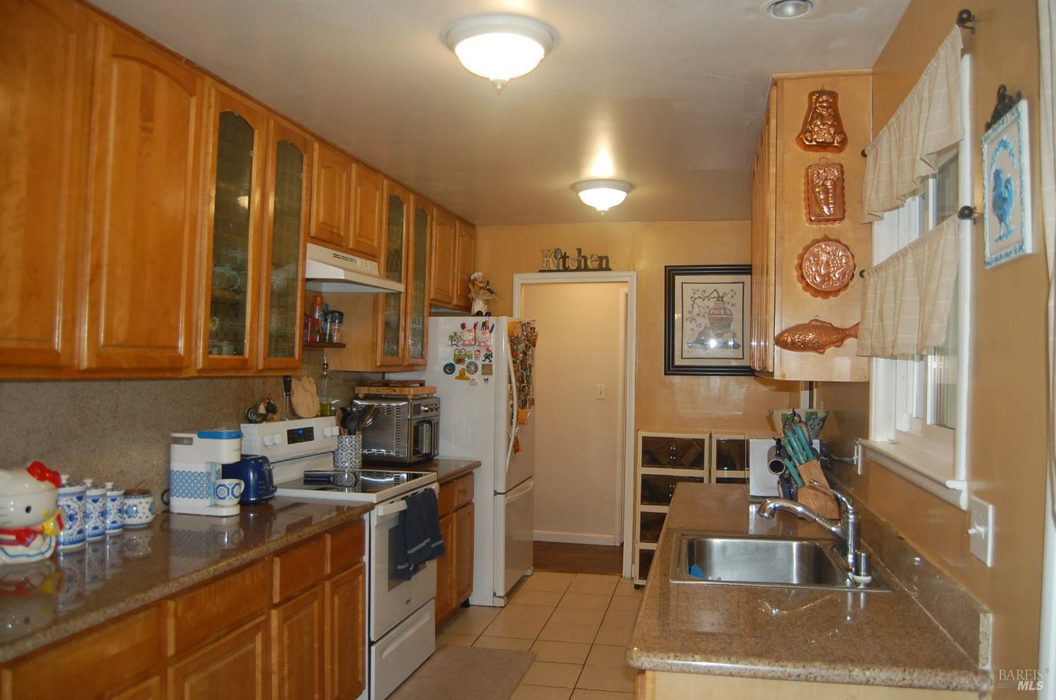 Detail Gallery Image 8 of 17 For 249 Howard Ave, Vallejo,  CA 94589 - 3 Beds | 2 Baths