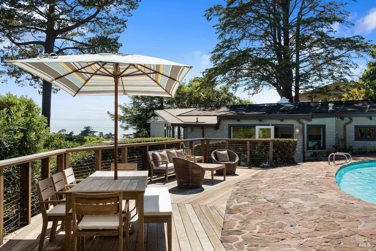 Detail Gallery Image 7 of 99 For 125 Laurel Ave, Stinson Beach,  CA 94970 - 3 Beds | 3 Baths