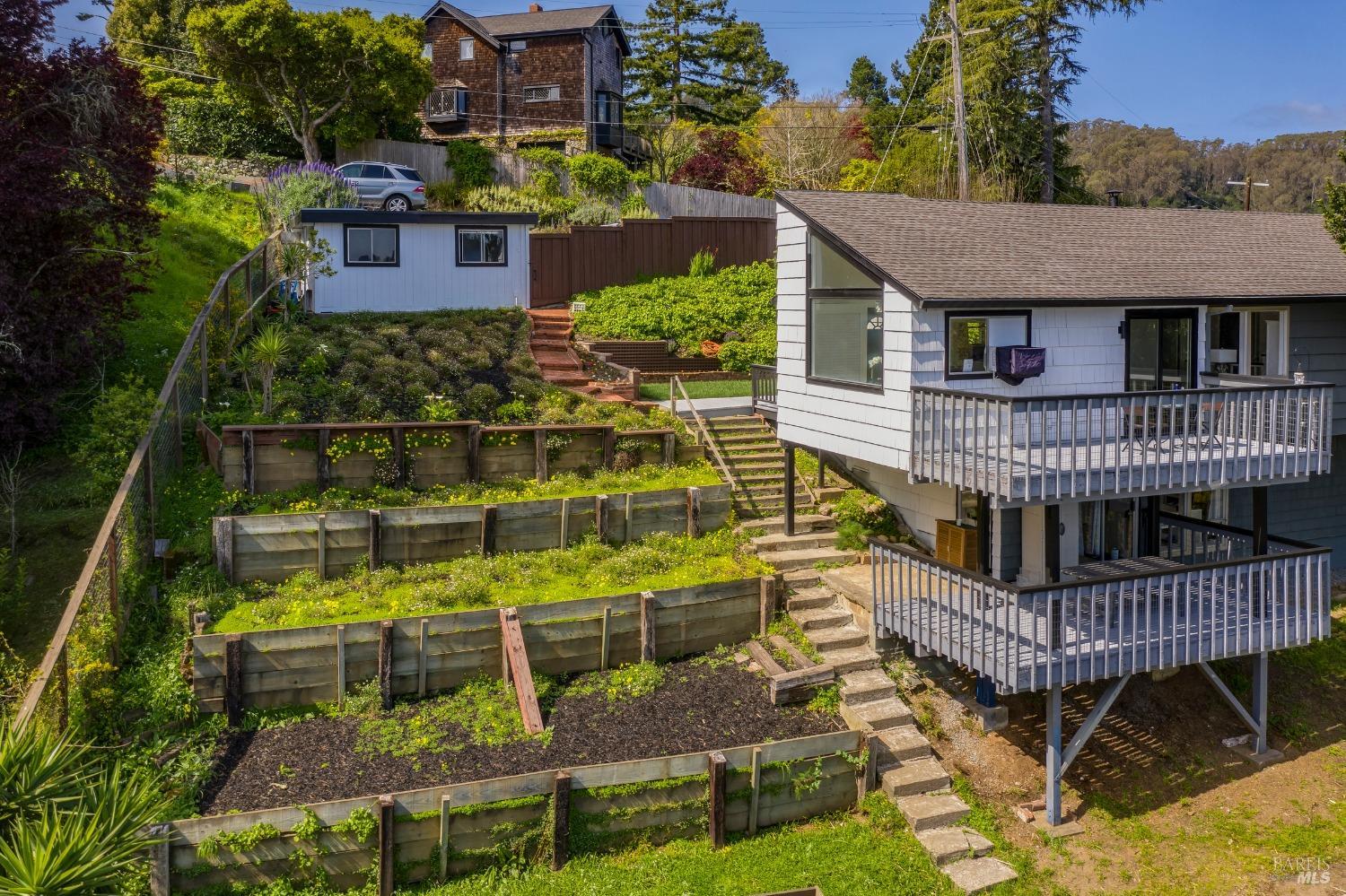 Detail Gallery Image 10 of 74 For 711 Alta Vista Rd, Mill Valley,  CA 94941 - 4 Beds | 2 Baths