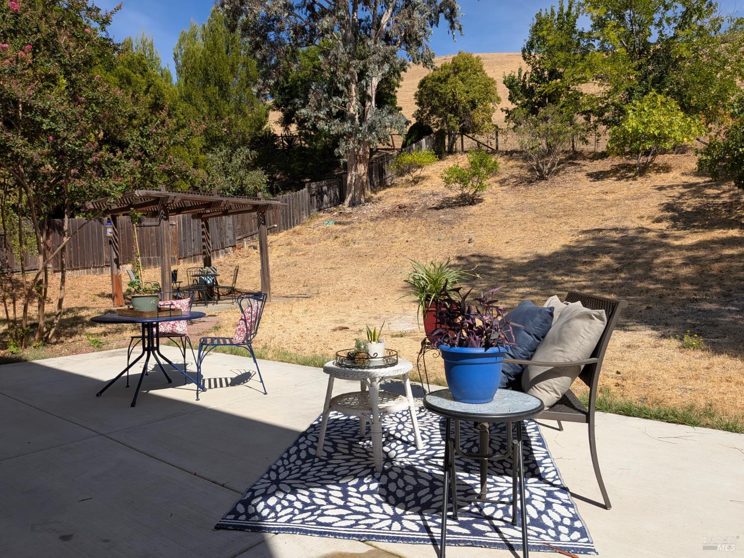 Detail Gallery Image 4 of 20 For 2220 Fox Glen Dr, Fairfield,  CA 94534 - 5 Beds | 3 Baths