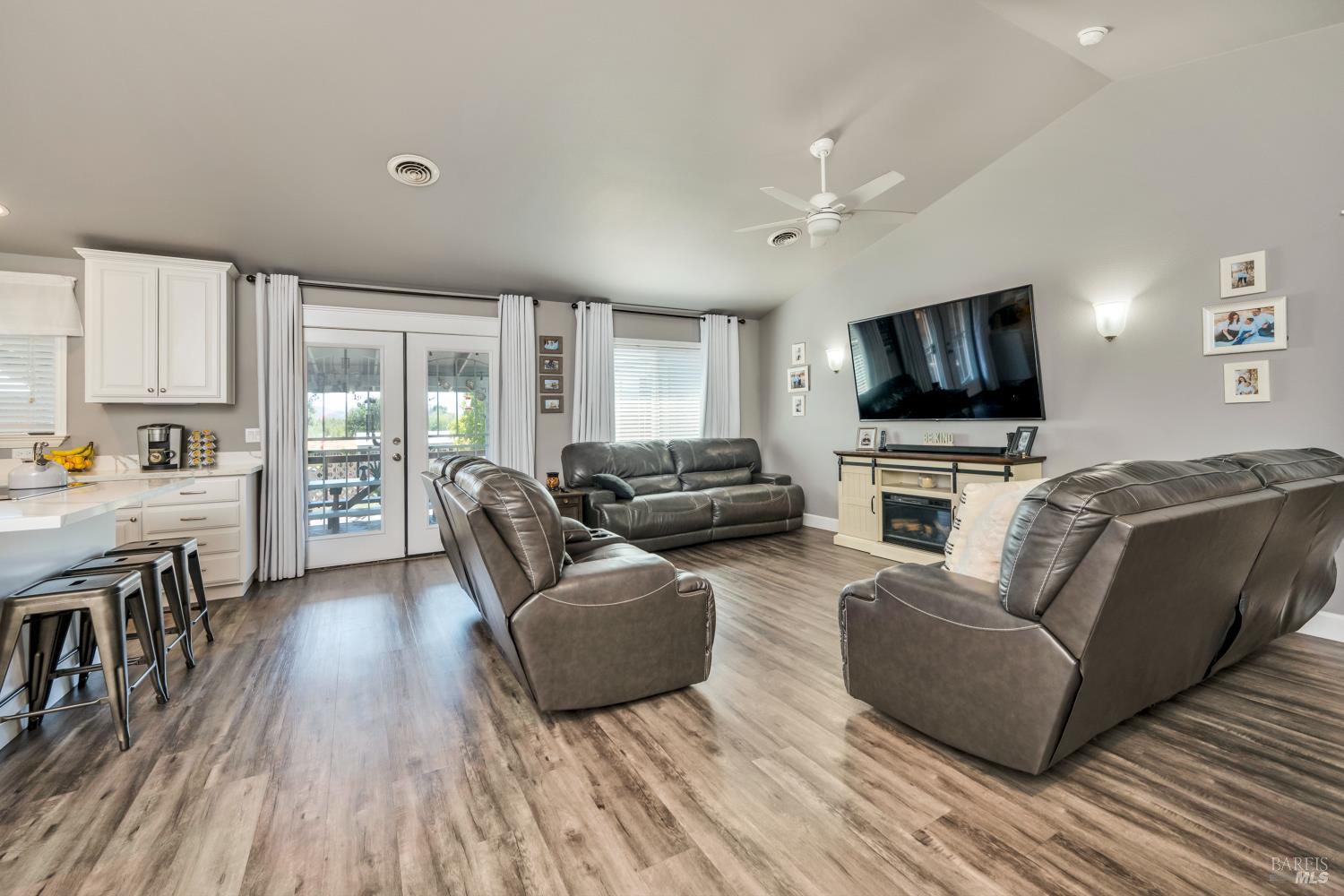 Detail Gallery Image 5 of 31 For 19863 Mountain Mdws, Hidden Valley Lake,  CA 95467 - 3 Beds | 2 Baths