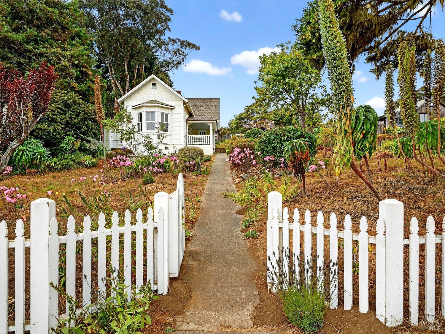 Detail Gallery Image 1 of 31 For 45060 Covelo St, Mendocino,  CA 95460 - 3 Beds | 1 Baths