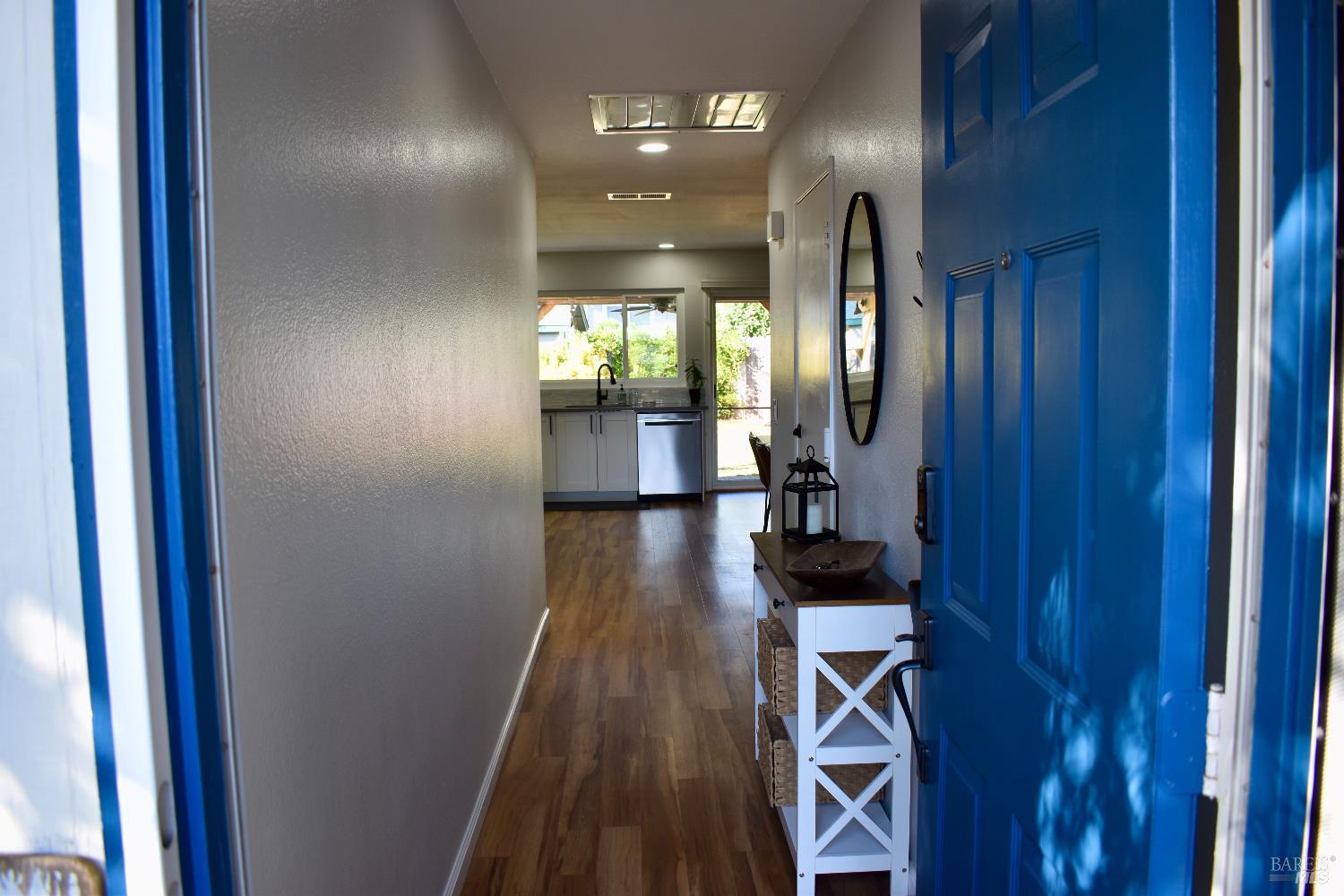 Detail Gallery Image 3 of 12 For 2333 Pacheco Pl, Santa Rosa,  CA 95401 - 3 Beds | 2 Baths