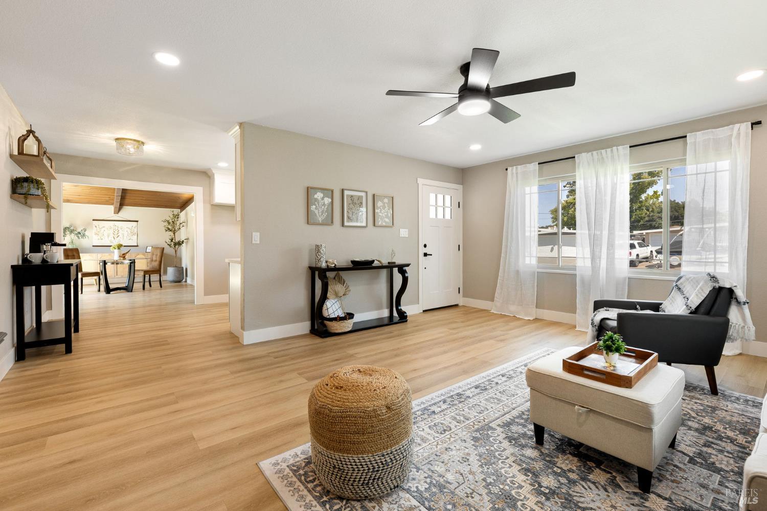 Detail Gallery Image 8 of 33 For 242 Arbor St, Vacaville,  CA 95688 - 3 Beds | 2 Baths