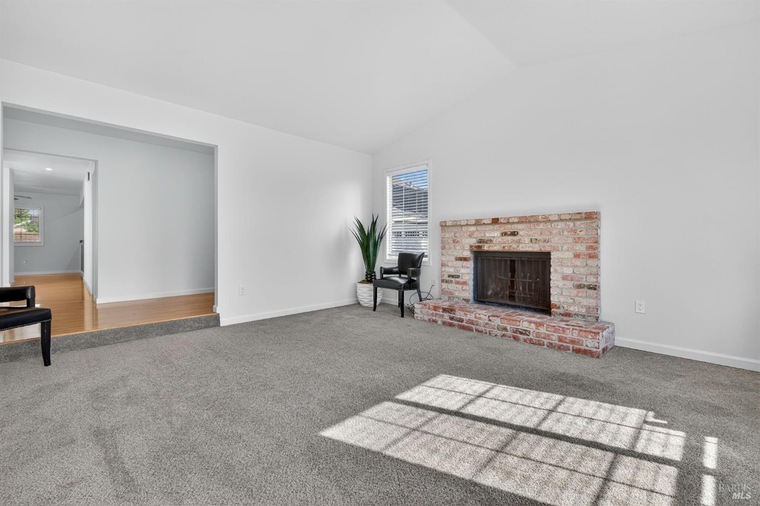 Detail Gallery Image 10 of 46 For 7134 Carillon Ct, Rohnert Park,  CA 94928 - 5 Beds | 2/1 Baths
