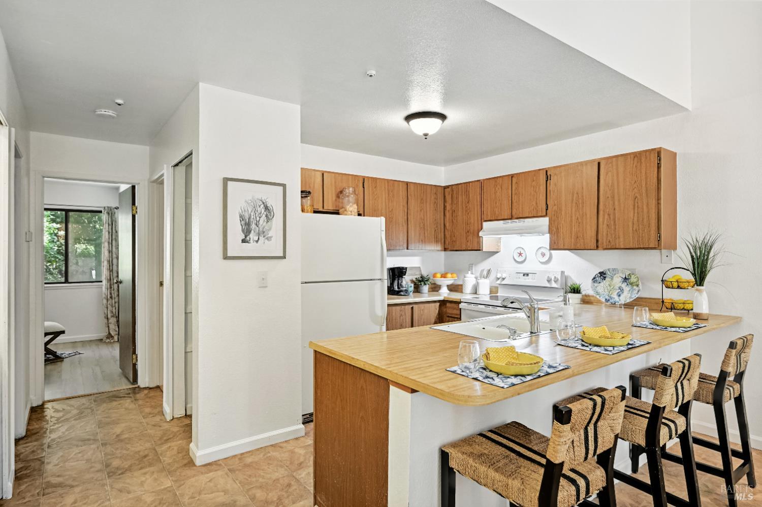 Detail Gallery Image 3 of 38 For 43 Creek Ct, Cotati,  CA 94931 - 2 Beds | 1 Baths