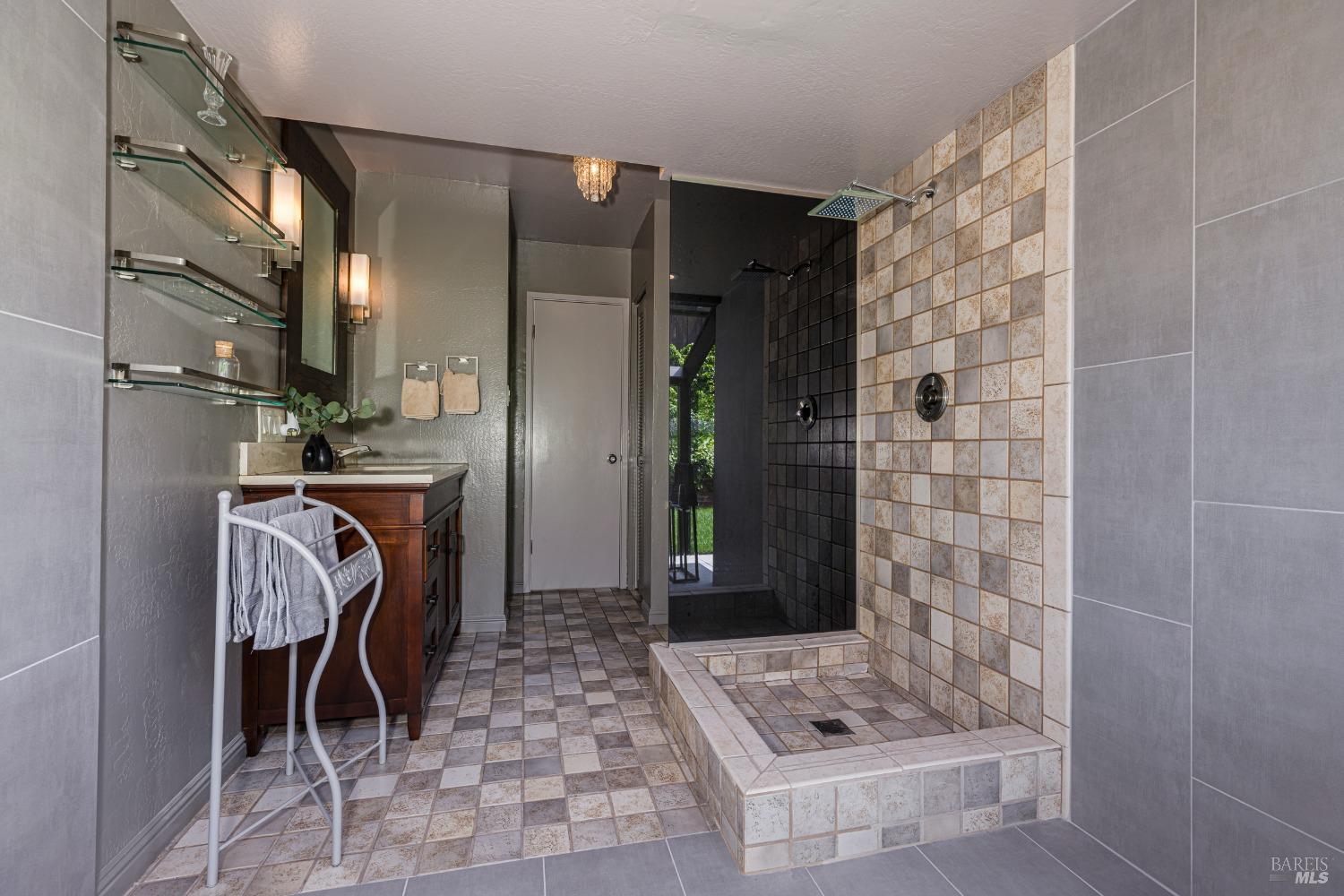 Detail Gallery Image 42 of 74 For 711 Alta Vista Rd, Mill Valley,  CA 94941 - 4 Beds | 2 Baths