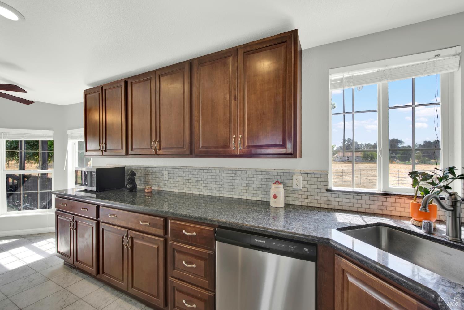 Detail Gallery Image 11 of 46 For 8498 Freedom Ln, Winters,  CA 95694 - 3 Beds | 2 Baths