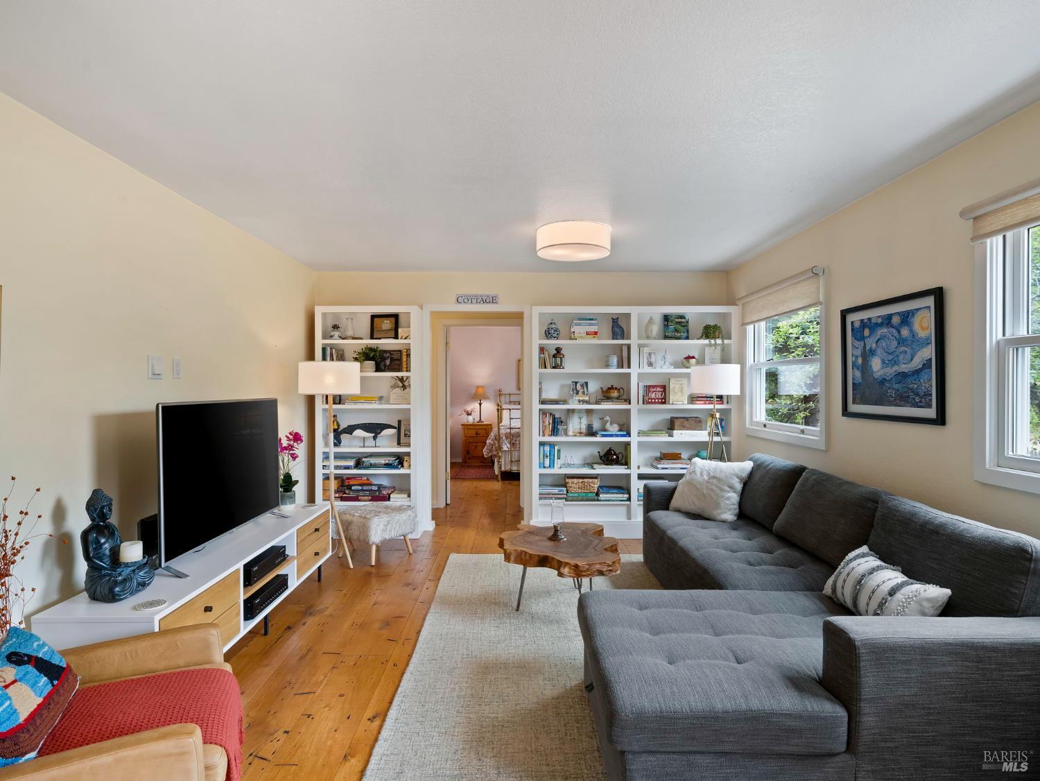 Detail Gallery Image 6 of 41 For 10392 Hills Rd, Mendocino,  CA 95460 - 2 Beds | 1 Baths
