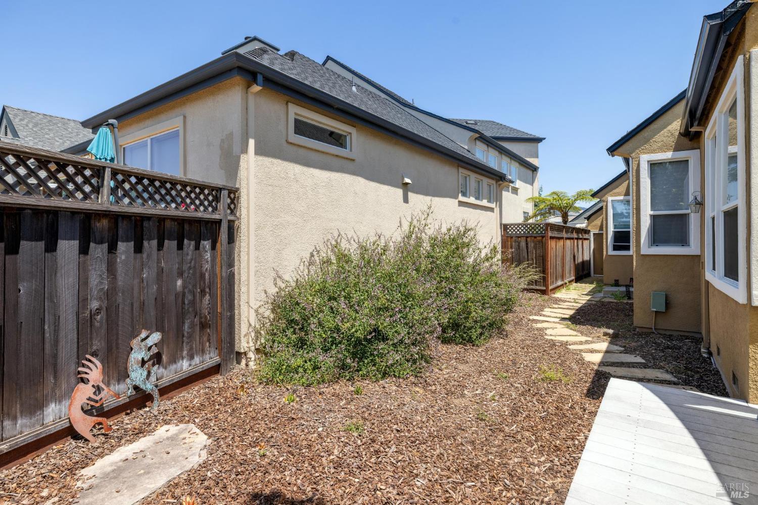 Detail Gallery Image 45 of 51 For 1917 Falcon Ridge Dr, Petaluma,  CA 94954 - 3 Beds | 2 Baths