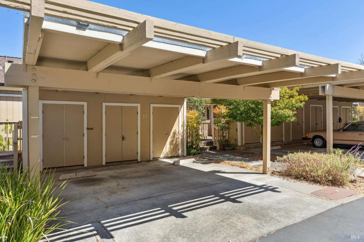 Detail Gallery Image 35 of 38 For 11 Thoreau Cir, Mill Valley,  CA 94941 - 2 Beds | 1/1 Baths