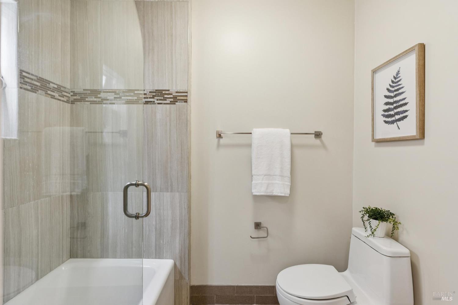 Detail Gallery Image 28 of 38 For 11 Thoreau Cir, Mill Valley,  CA 94941 - 2 Beds | 1/1 Baths