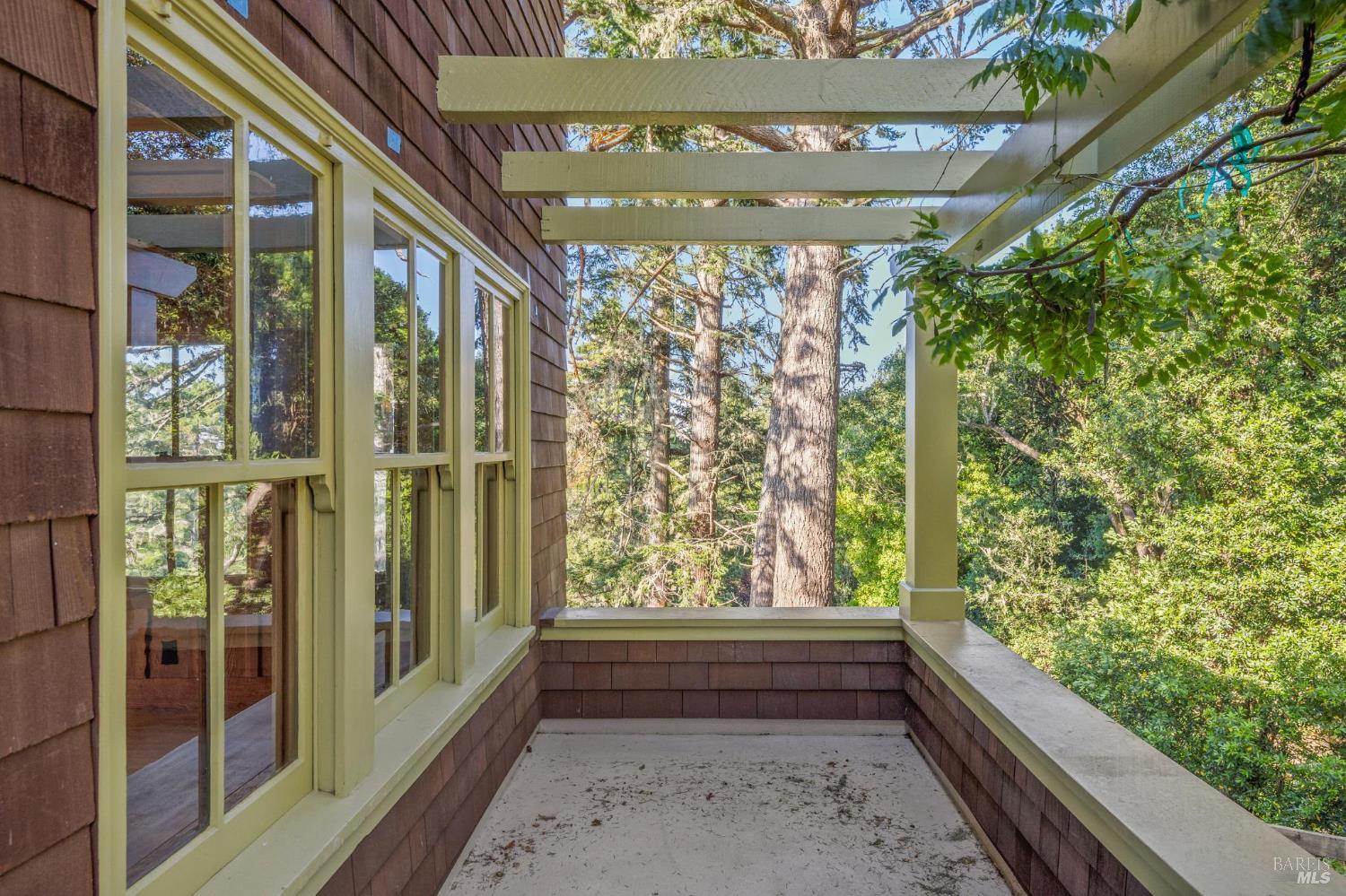 Detail Gallery Image 14 of 89 For 50 Dundee Way, Inverness,  CA 94937 - 6 Beds | 2/1 Baths