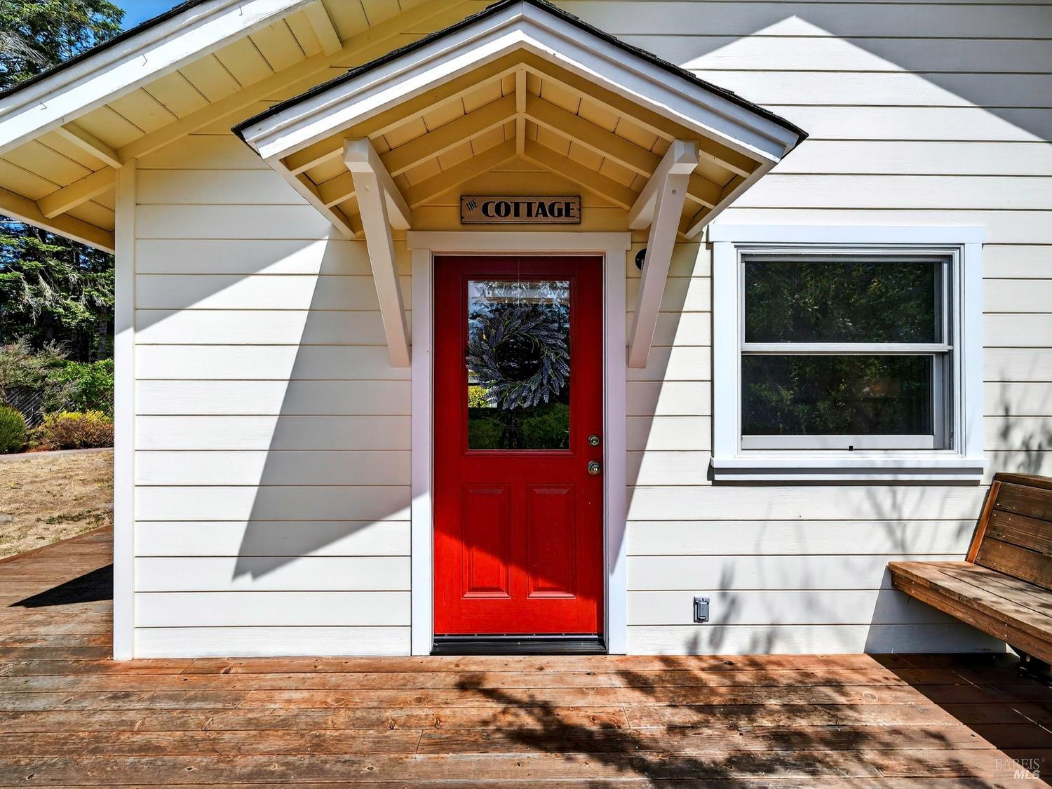 Detail Gallery Image 3 of 41 For 10392 Hills Rd, Mendocino,  CA 95460 - 2 Beds | 1 Baths