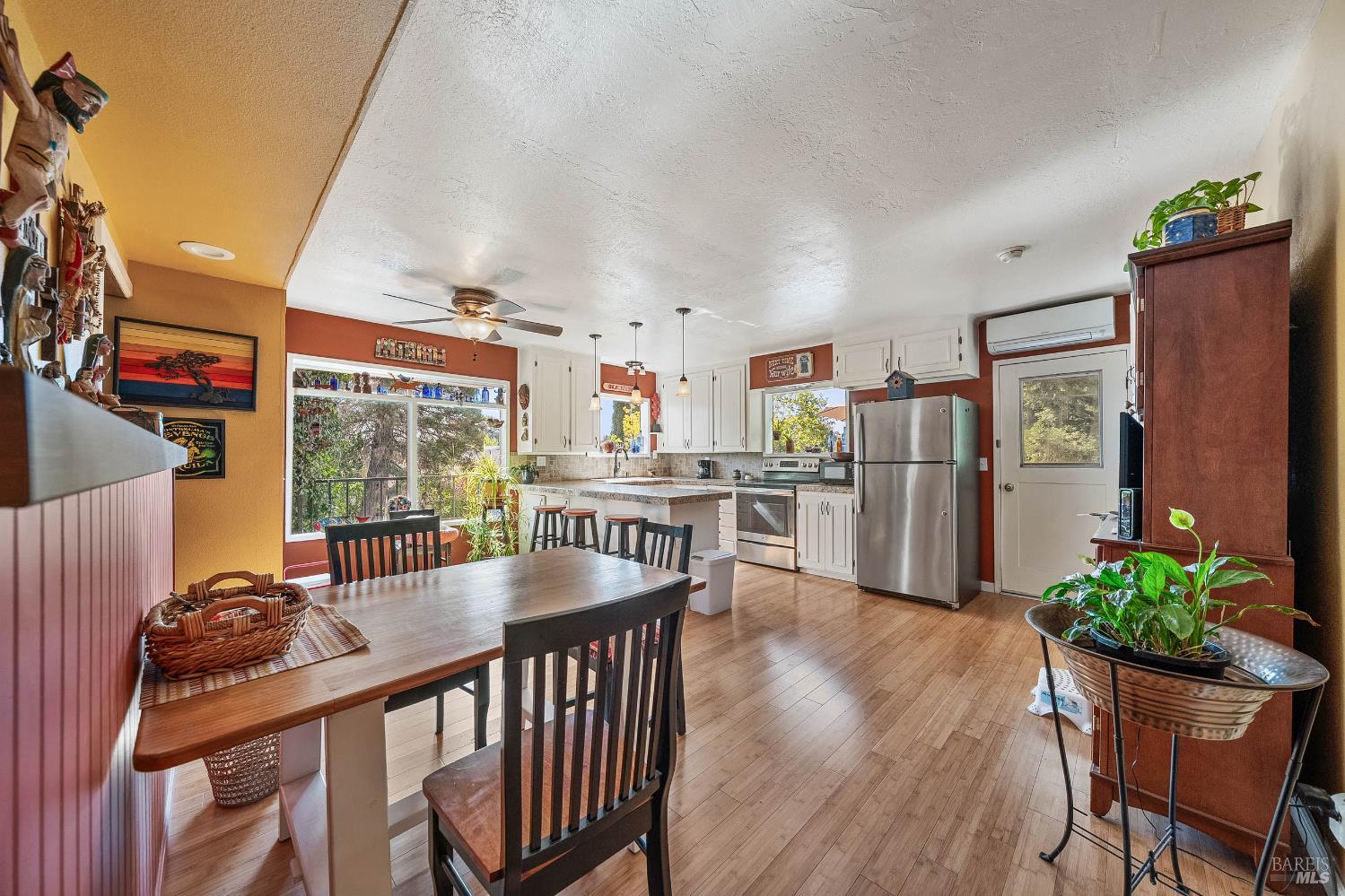Detail Gallery Image 18 of 76 For 465 Hillcrest Dr, Lakeport,  CA 95453 - 3 Beds | 1/2 Baths