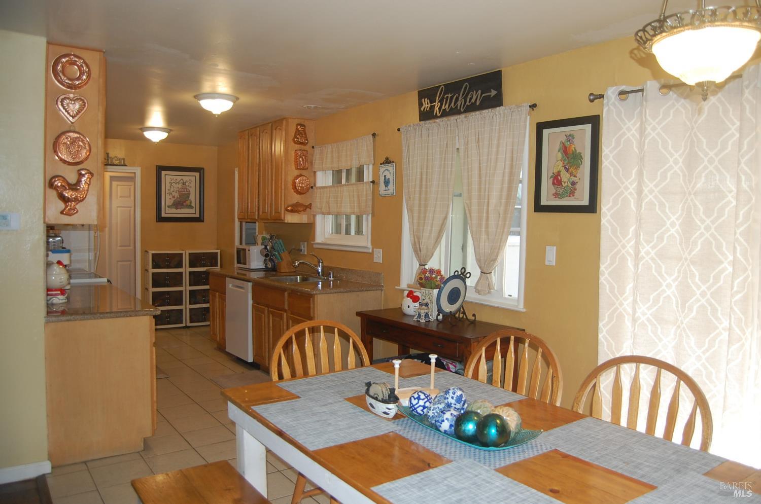 Detail Gallery Image 5 of 17 For 249 Howard Ave, Vallejo,  CA 94589 - 3 Beds | 2 Baths