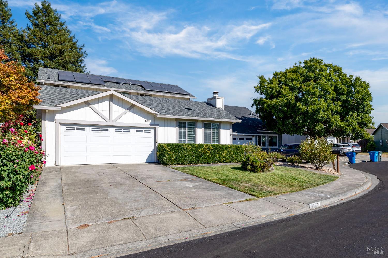 Detail Gallery Image 4 of 46 For 7134 Carillon Ct, Rohnert Park,  CA 94928 - 5 Beds | 2/1 Baths