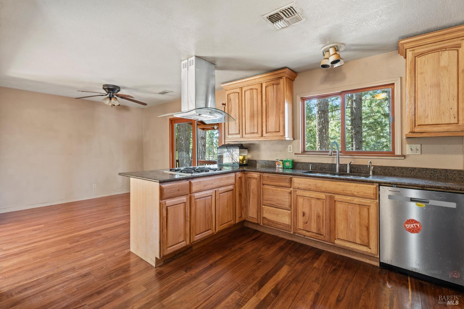 Detail Gallery Image 5 of 18 For 3781 Ridgewood Rd, Willits,  CA 95490 - 4 Beds | 2 Baths