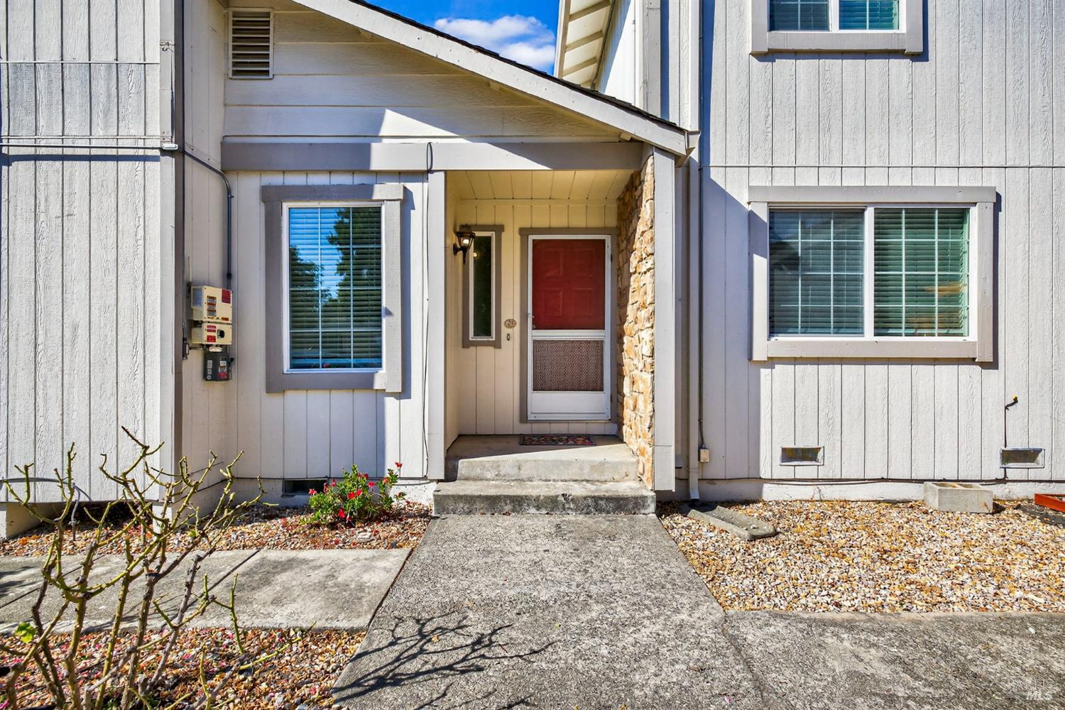 Detail Gallery Image 7 of 46 For 7134 Carillon Ct, Rohnert Park,  CA 94928 - 5 Beds | 2/1 Baths