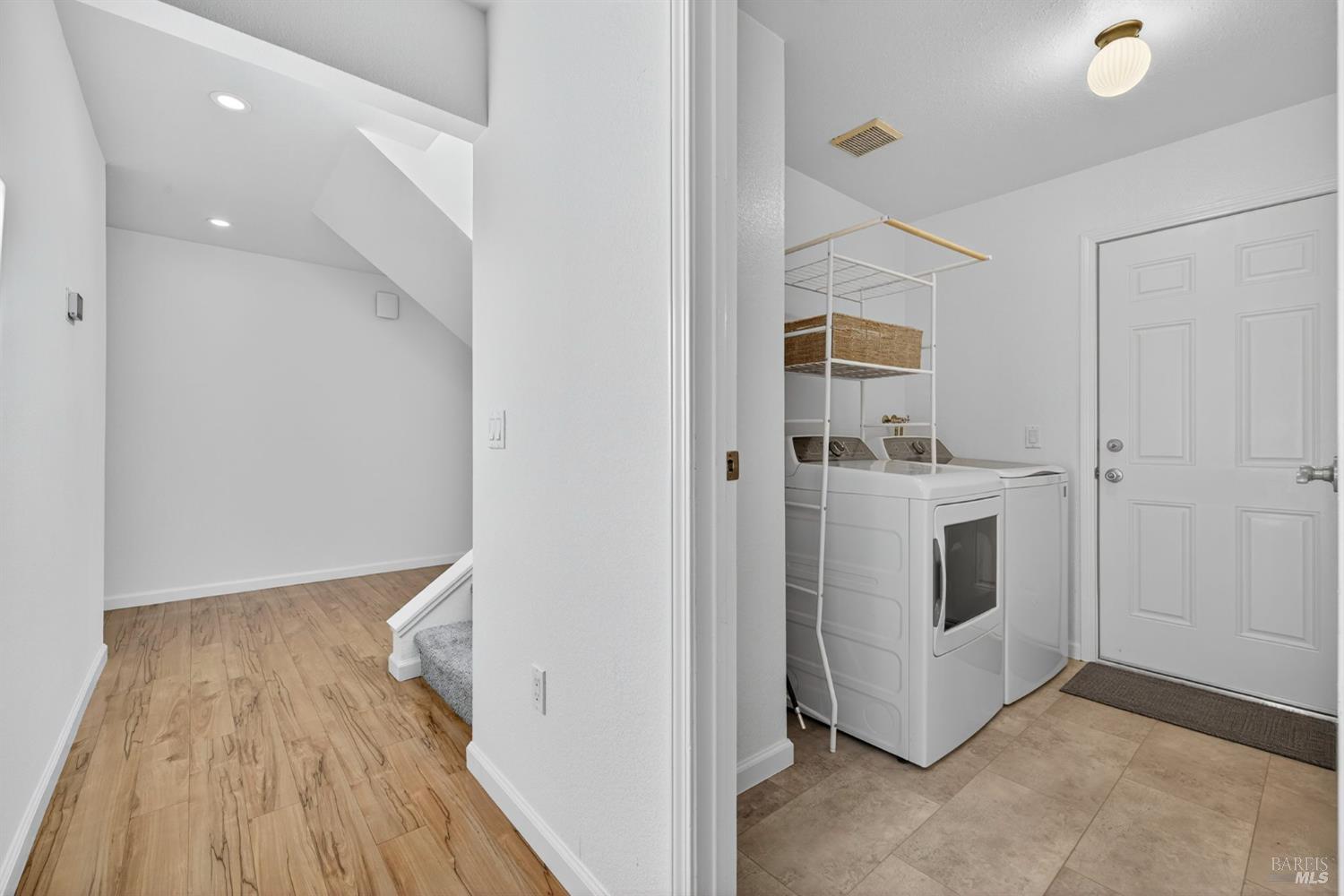 Detail Gallery Image 15 of 46 For 7134 Carillon Ct, Rohnert Park,  CA 94928 - 5 Beds | 2/1 Baths