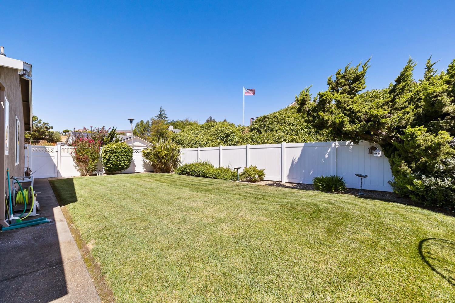Detail Gallery Image 33 of 58 For 132 Chelsea Hills Dr, Benicia,  CA 94510 - 3 Beds | 2 Baths