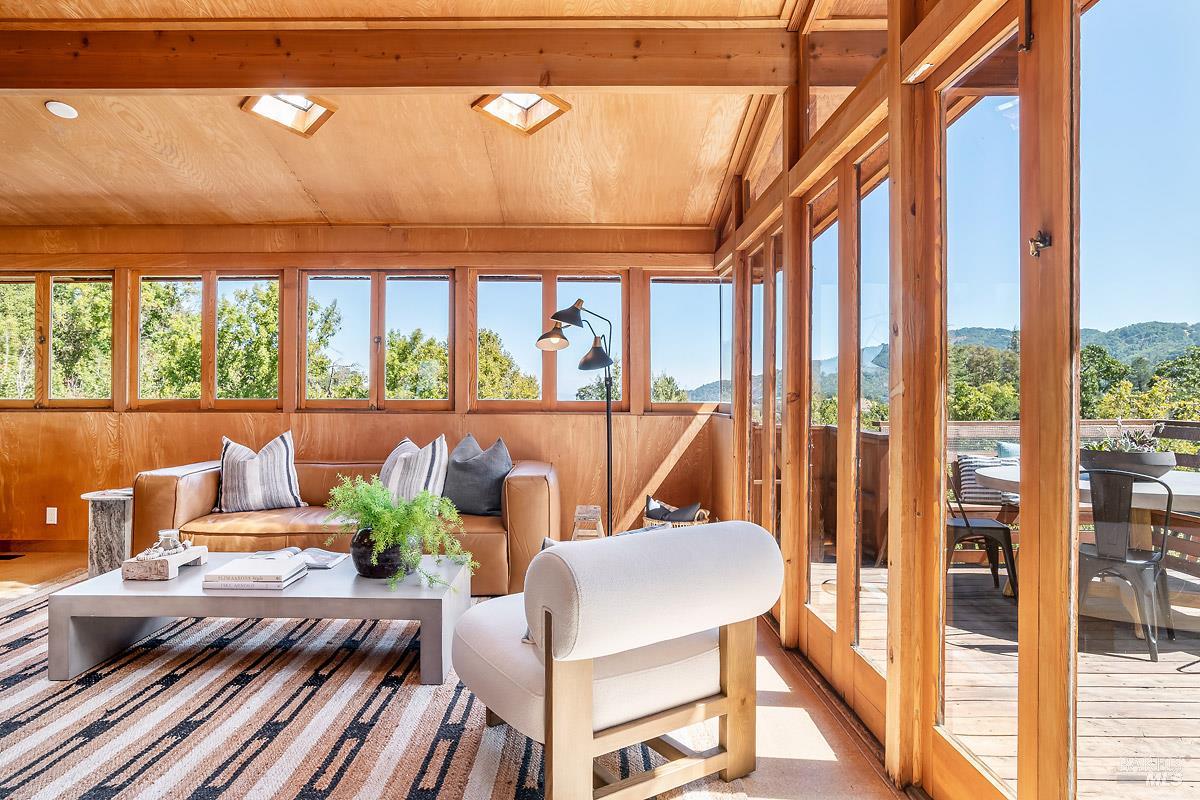 Detail Gallery Image 8 of 52 For 12 Indian Rd, San Rafael,  CA 94903 - 3 Beds | 1 Baths