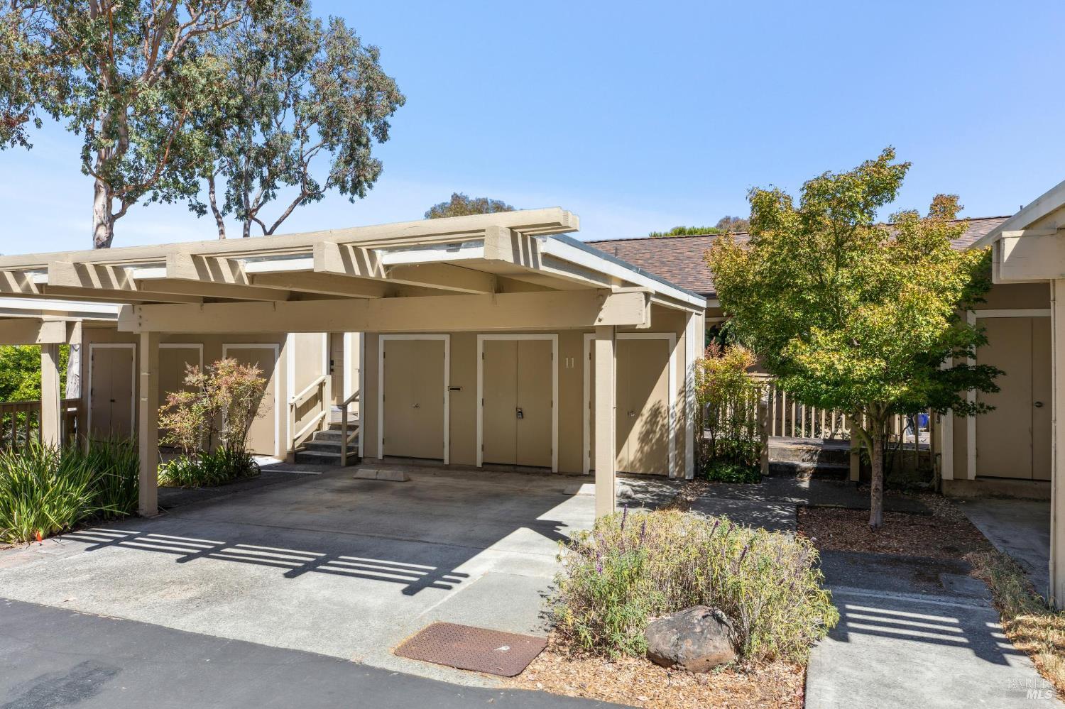Detail Gallery Image 34 of 38 For 11 Thoreau Cir, Mill Valley,  CA 94941 - 2 Beds | 1/1 Baths