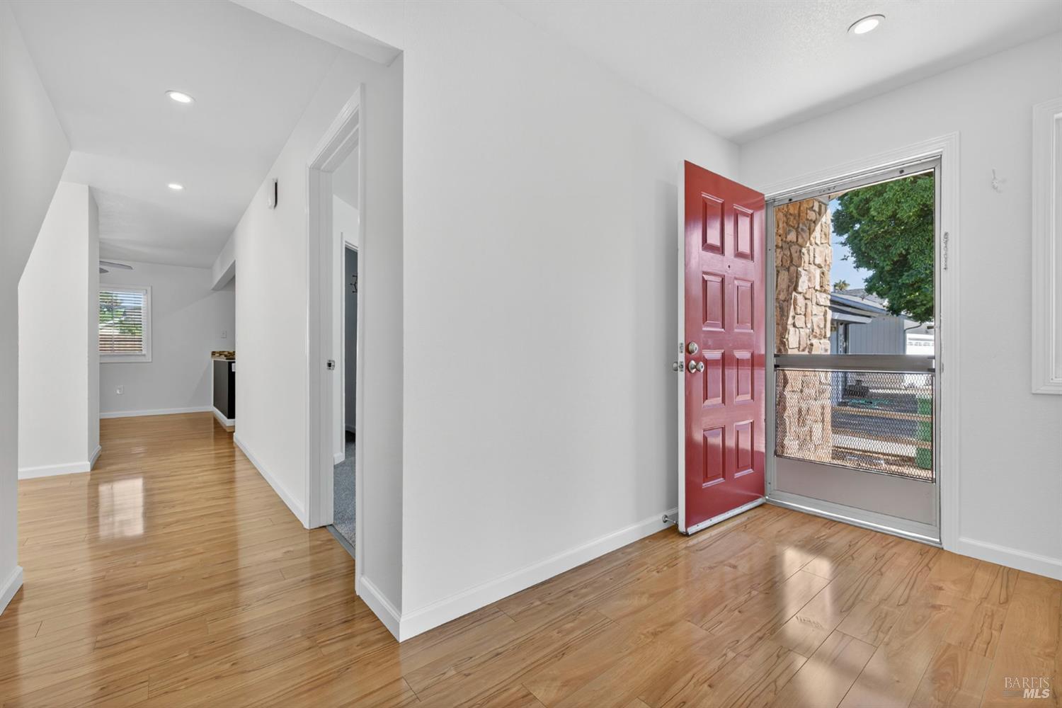 Detail Gallery Image 13 of 46 For 7134 Carillon Ct, Rohnert Park,  CA 94928 - 5 Beds | 2/1 Baths