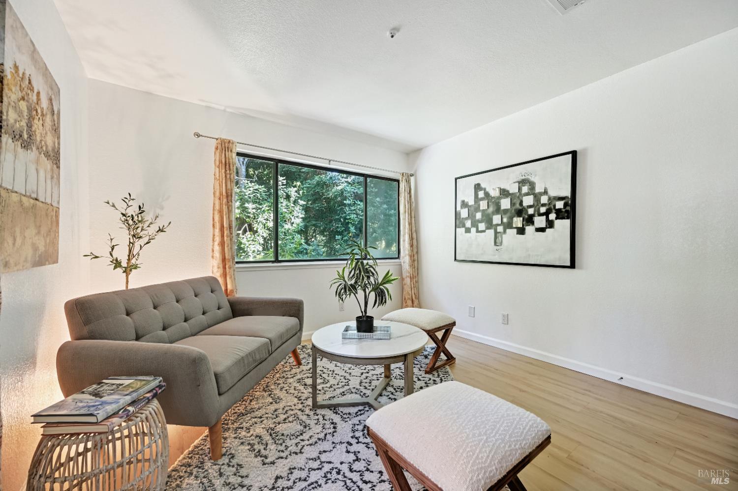 Detail Gallery Image 14 of 38 For 43 Creek Ct, Cotati,  CA 94931 - 2 Beds | 1 Baths